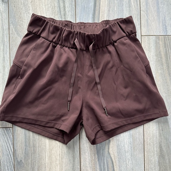Lululemon On The Fly Shorts Burgundy (Dark Brown) Size 4 - Picture 1 of 5